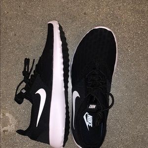 Black Nike Sneakers